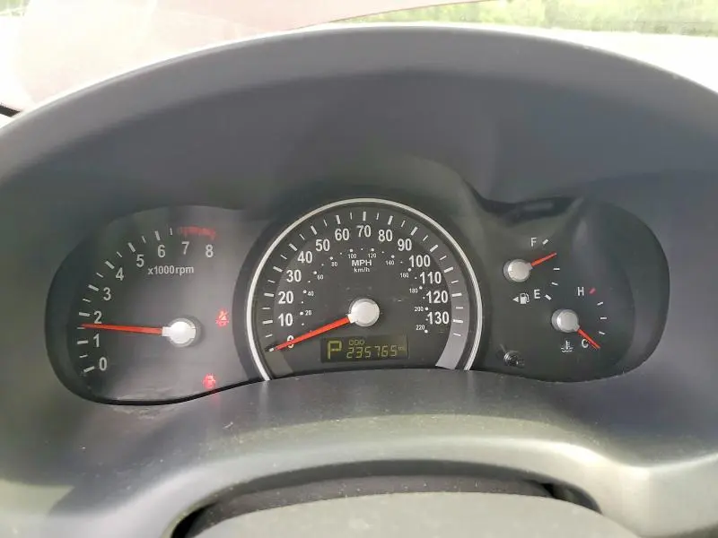 2012 KIA SEDONA LX  