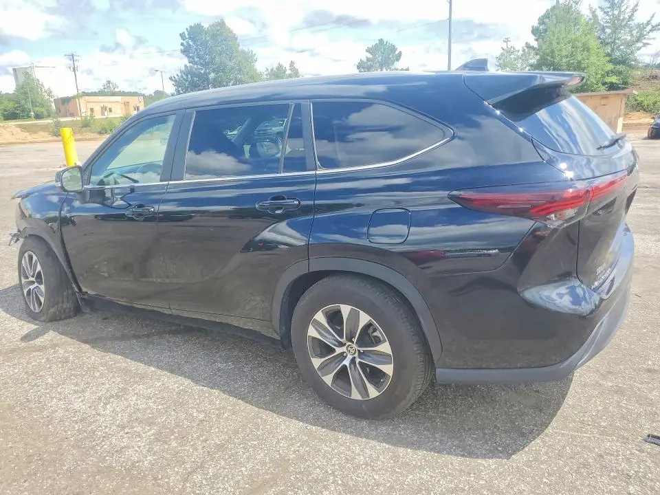 2024 TOYOTA HIGHLANDER XLE  