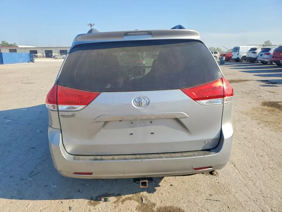 2013 TOYOTA SIENNA LE  