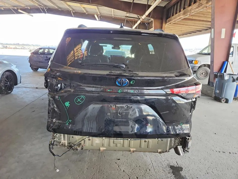 2025 TOYOTA SIENNA XSE 7-PASSENGER  