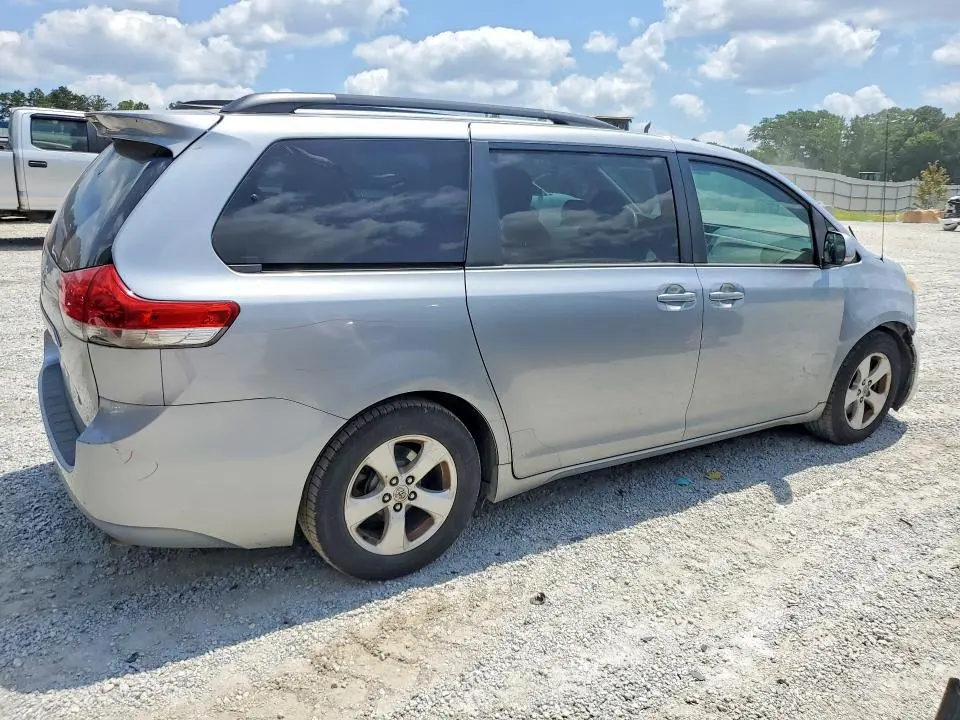 2012 TOYOTA SIENNA LE  