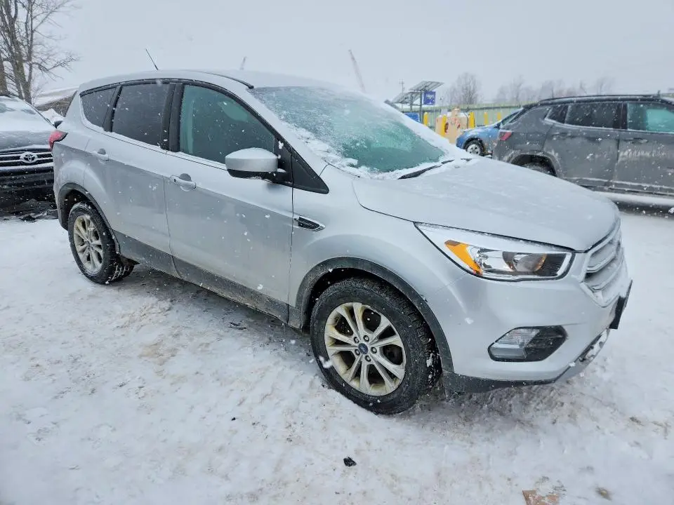 2019 FORD ESCAPE SE  
