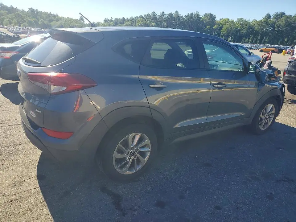 2018 HYUNDAI TUCSON SE  