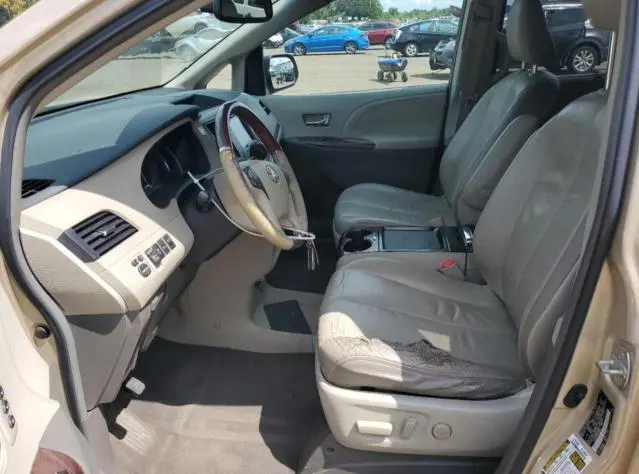 2011 TOYOTA SIENNA XLE  