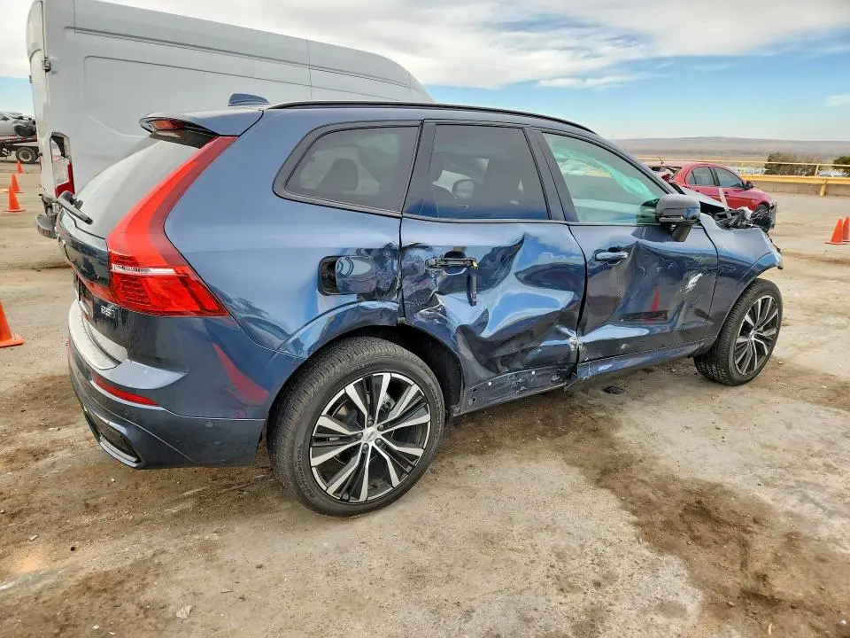 2025 VOLVO XC60 PLUS  