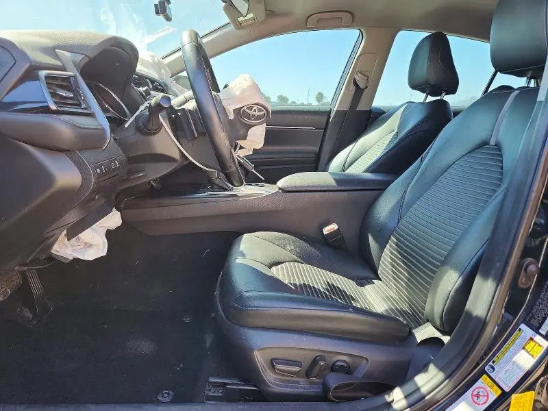 2019 TOYOTA CAMRY SE  