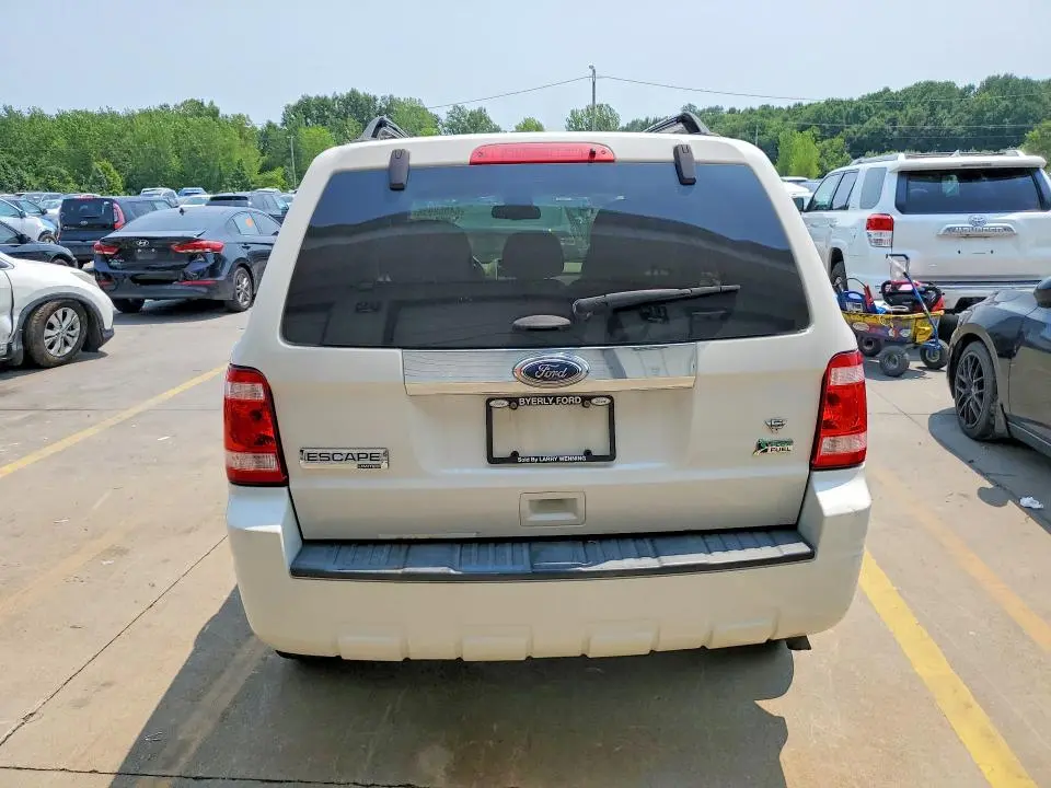 2011 FORD ESCAPE LIMITED  