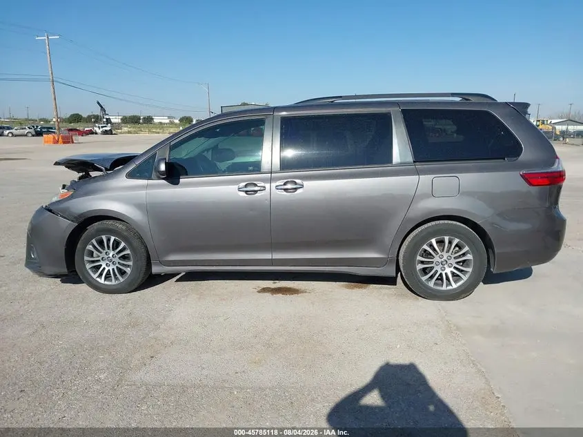 2020 TOYOTA SIENNA XLE