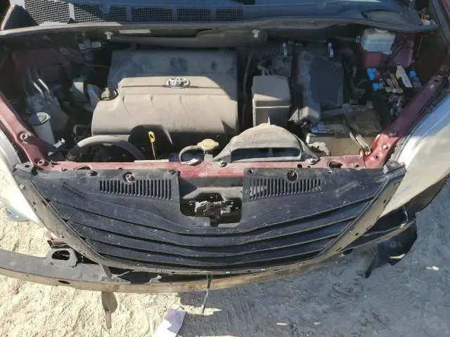 2013 TOYOTA SIENNA LE  