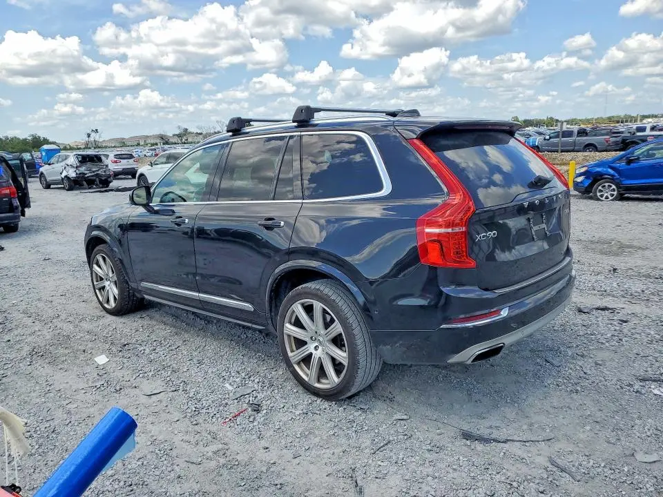 2017 VOLVO XC90 T8  