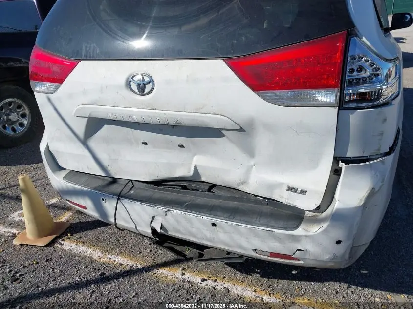 2011 TOYOTA SIENNA XLE V6