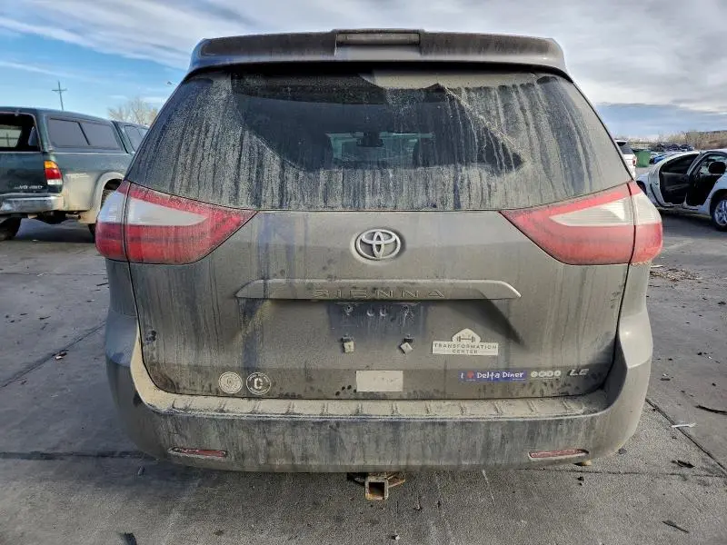 2019 TOYOTA SIENNA LE  