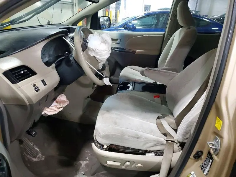 2011 TOYOTA SIENNA LE 8-PASSENGER  