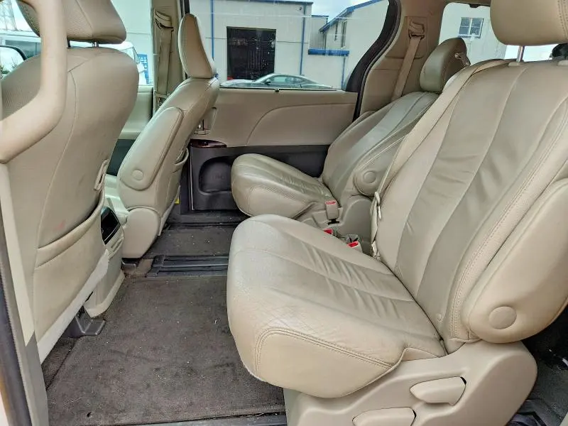 2013 TOYOTA SIENNA XLE 8-PASSENGER  