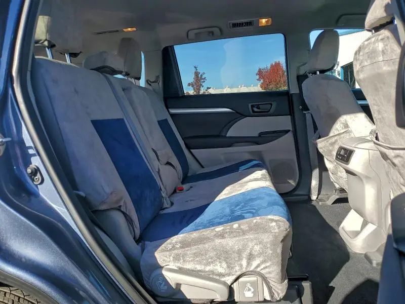 2019 TOYOTA HIGHLANDER LE  