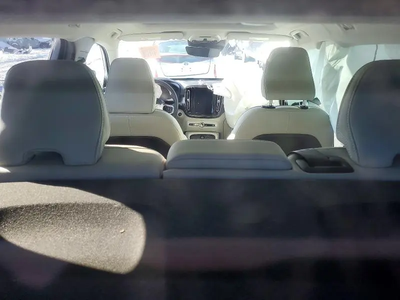 2020 VOLVO XC40 T5 MOMENTUM  