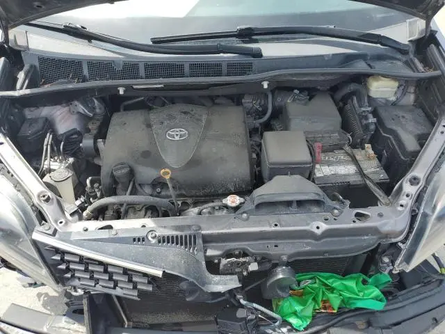 2018 TOYOTA SIENNA SE  