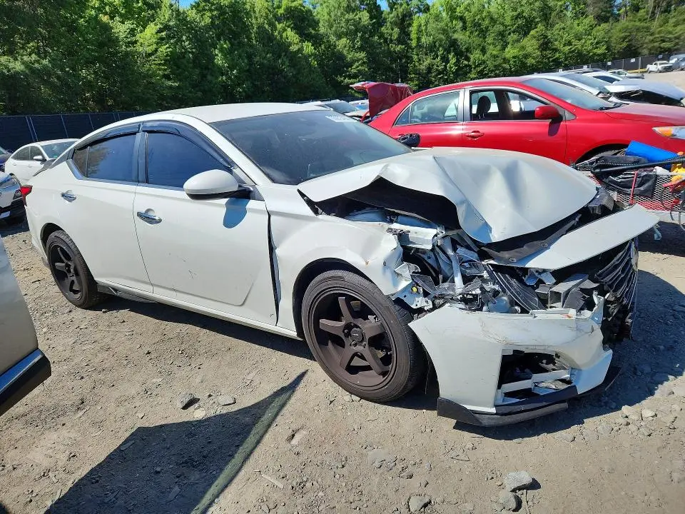 2023 NISSAN ALTIMA SV  