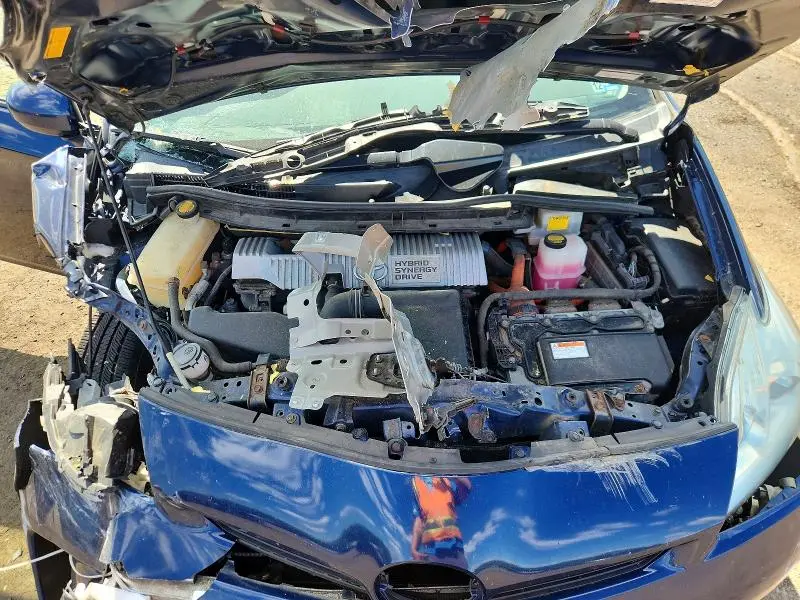 2014 TOYOTA PRIUS THREE  