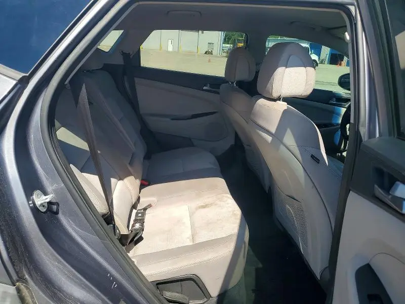 2016 HYUNDAI TUCSON SE  