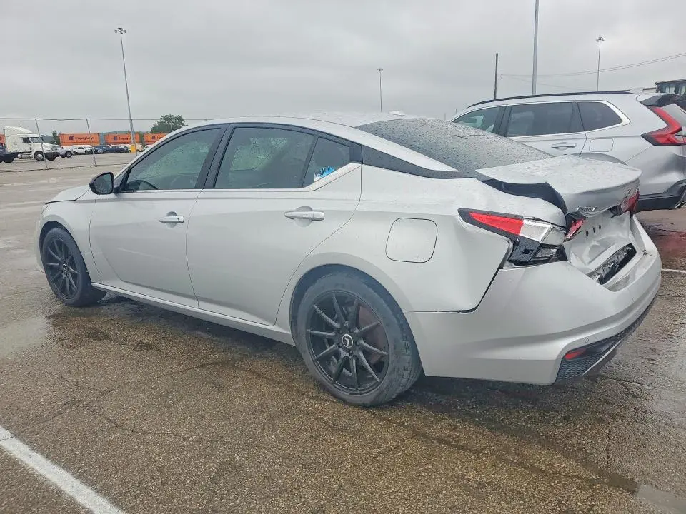 2021 NISSAN ALTIMA SR  