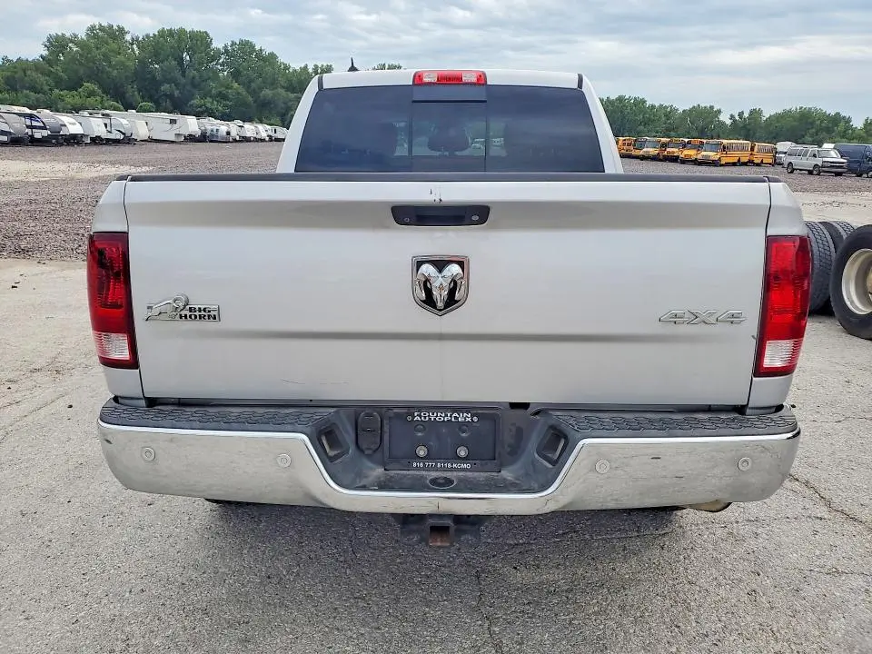 2016 RAM 1500 SLT  