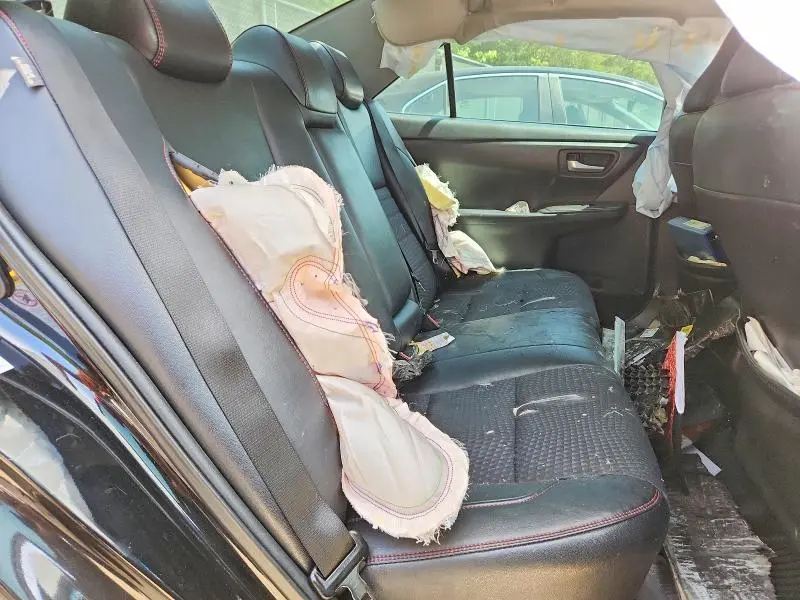 2015 TOYOTA CAMRY SE  