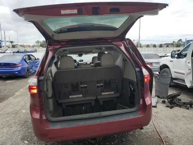 2018 TOYOTA SIENNA XLE  