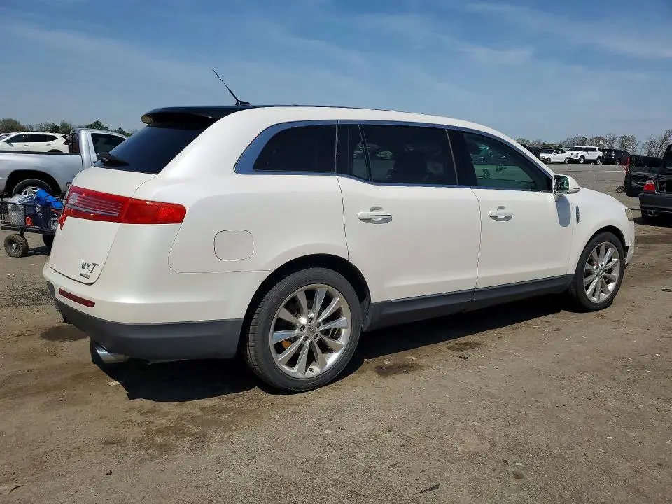 2011 LINCOLN MKT   