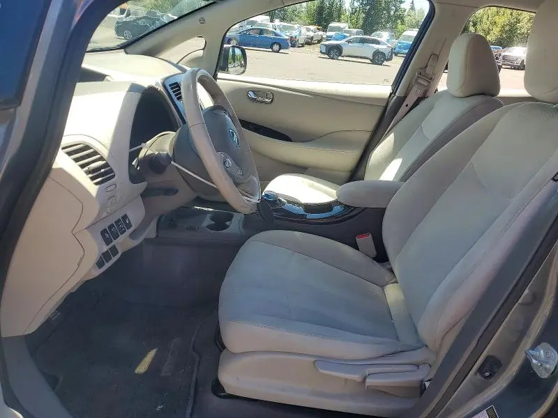 2015 NISSAN LEAF SV  