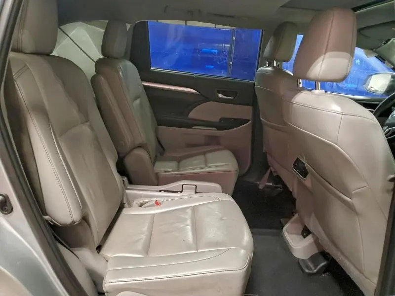 2019 TOYOTA HIGHLANDER SE  