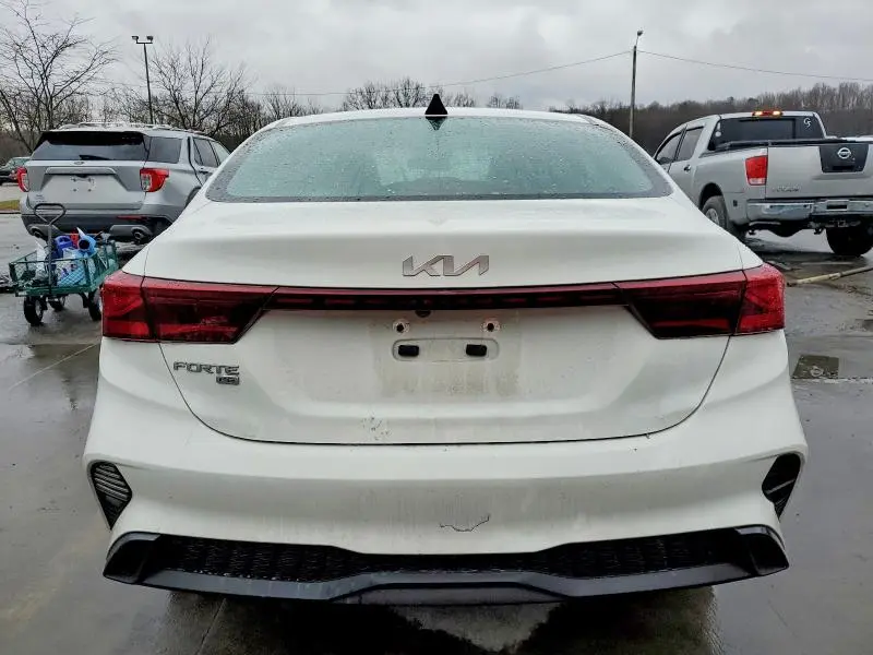 2023 KIA FORTE LX  