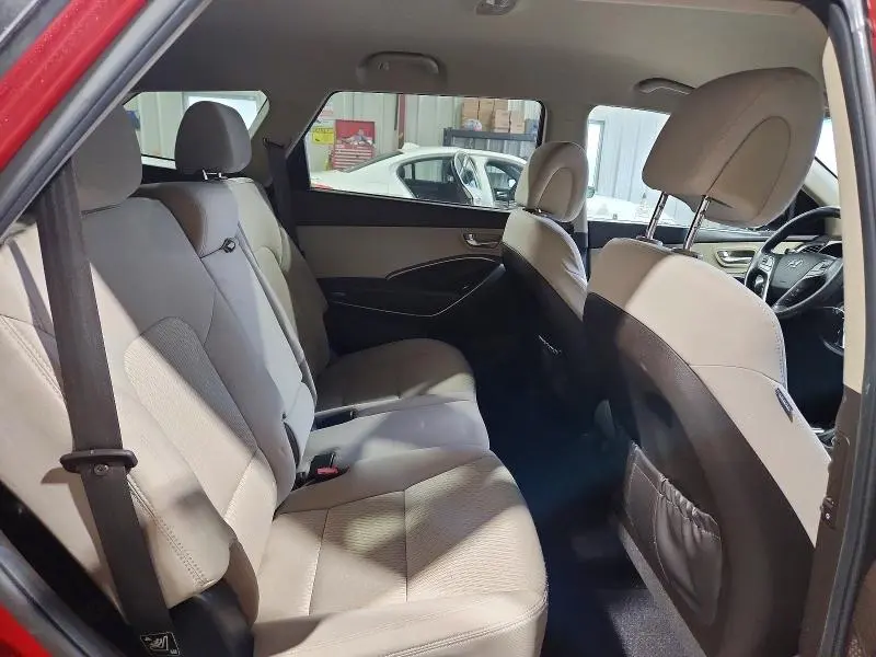 2018 HYUNDAI SANTA FE SE  