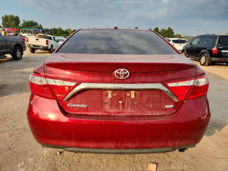2016 TOYOTA CAMRY SE  