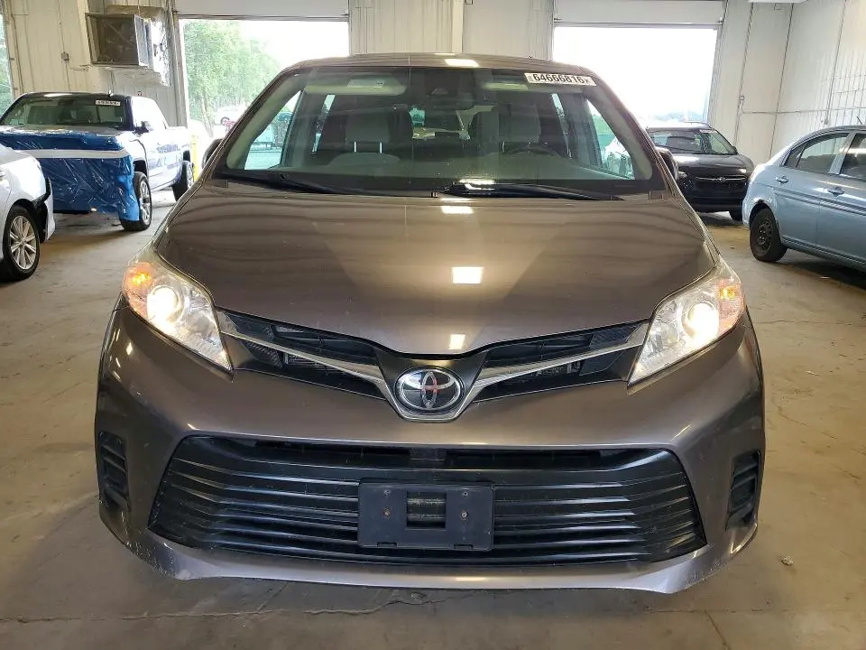 2019 TOYOTA SIENNA LE  
