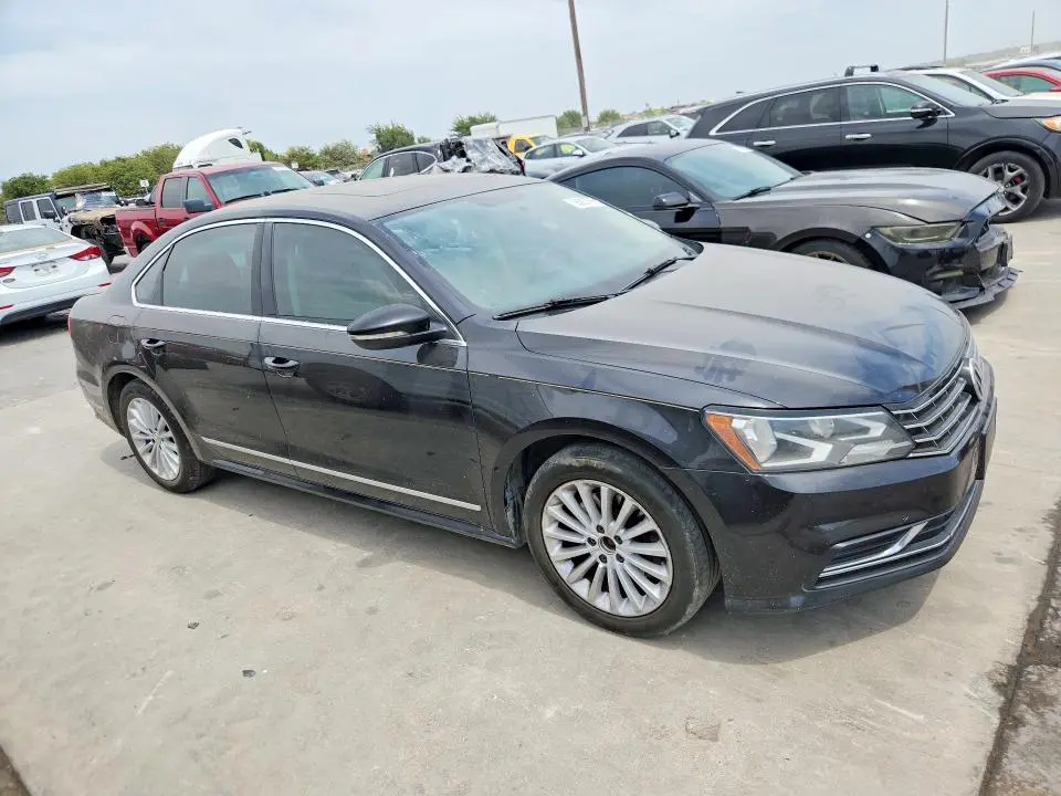 2017 VOLKSWAGEN PASSAT SE  