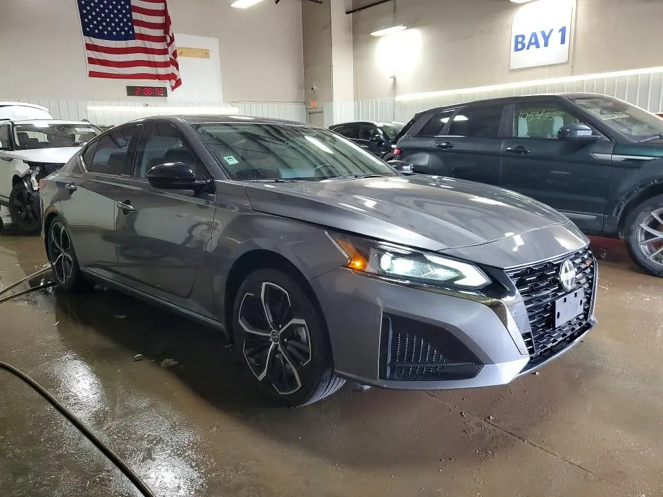 2024 NISSAN ALTIMA SR  