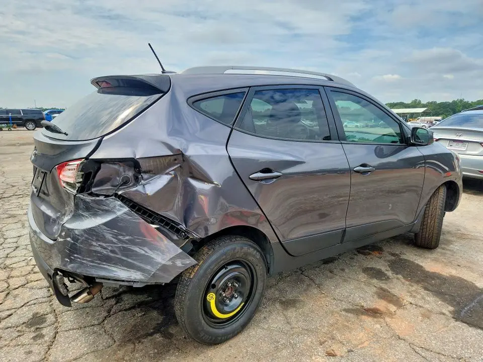 2015 HYUNDAI TUCSON SE  