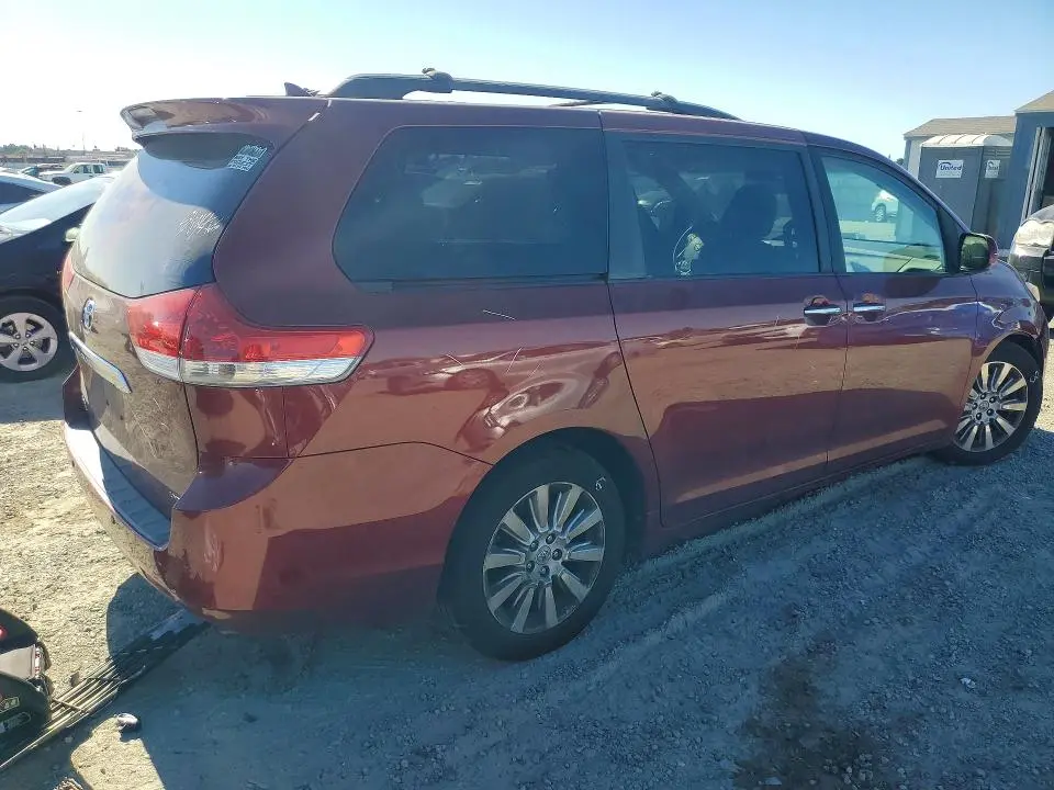 2011 TOYOTA SIENNA LIMITED 7-PASSENGER  