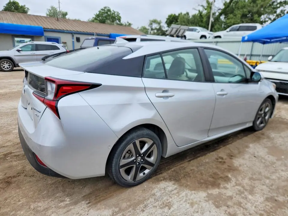 2019 TOYOTA PRIUS XLE  
