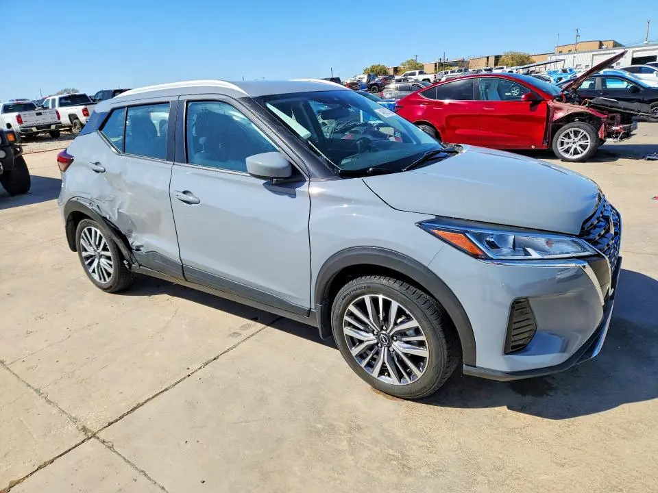 2024 NISSAN KICKS SV  