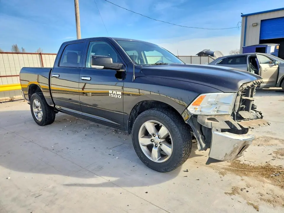2016 RAM 1500 SLT  