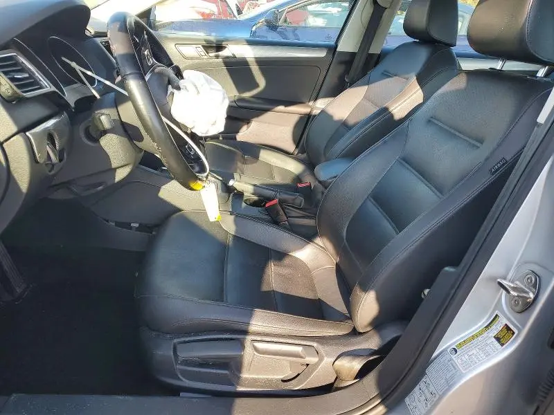 2015 VOLKSWAGEN JETTA SE  