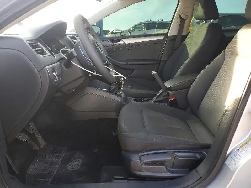 2016 VOLKSWAGEN JETTA SE  