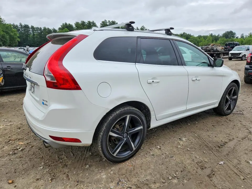 2016 VOLVO XC60 T6 R-DESIGN PLATINUM  