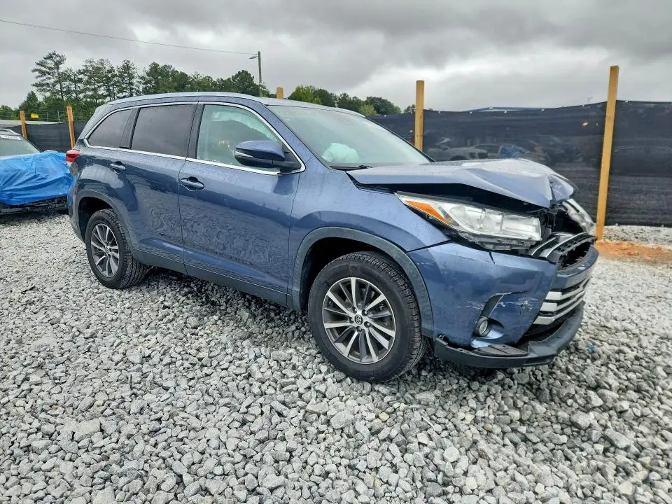 2019 TOYOTA HIGHLANDER XLE  