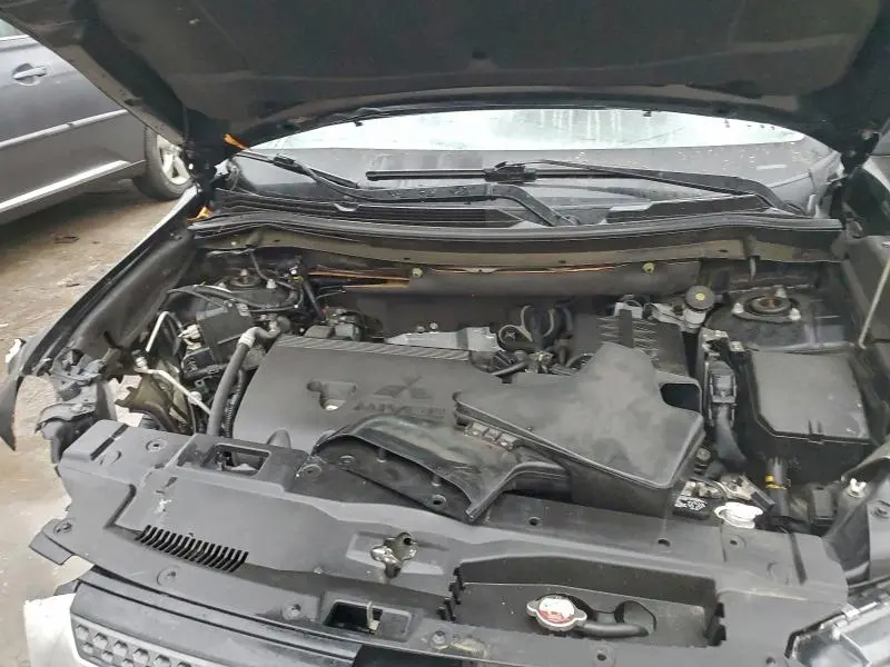 2020 MITSUBISHI OUTLANDER SE  