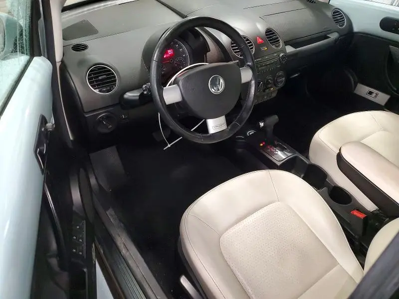 2010 VOLKSWAGEN NEW BEETLE   
