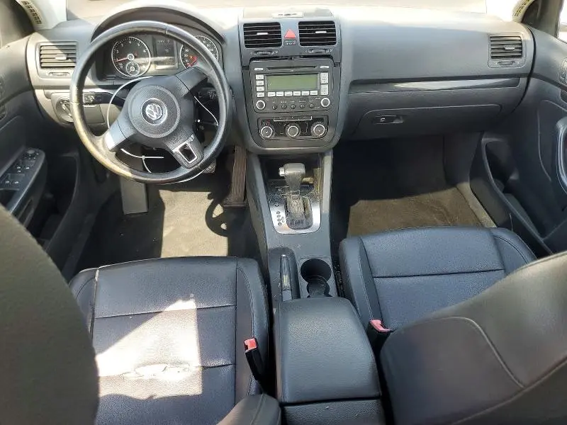 2010 VOLKSWAGEN JETTA SE  