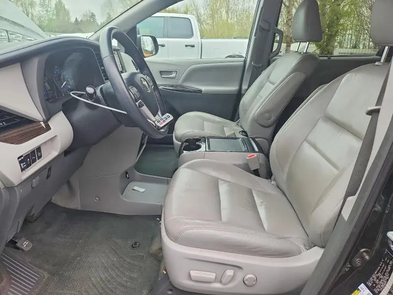 2017 TOYOTA SIENNA XLE 8-PASSENGER  